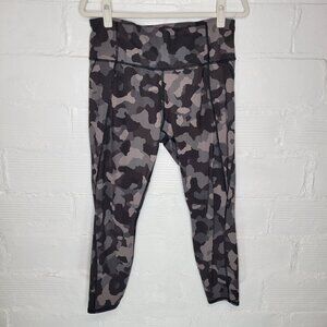 Athleta Women's Large Lightning Camo 7/8 Tight Leggings Black Gray